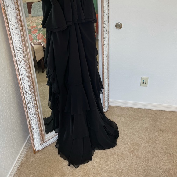 Camille’s Black Gown - Picture 4 of 11